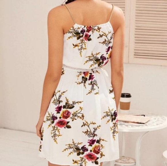 Beautiful dress looks very pretty size UK S-M fully stretchable - Picture 2 of 5